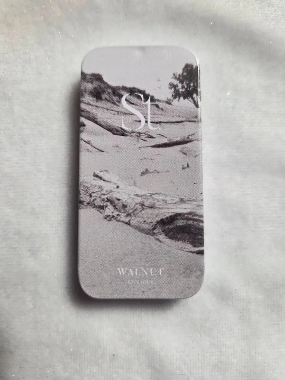 Seint Walnut Contour Tin 4g New w/Out Box